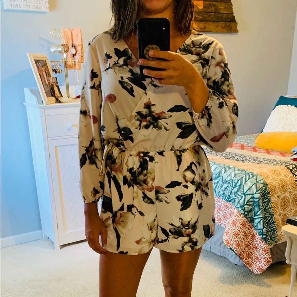 Pale pink/Floral print romper